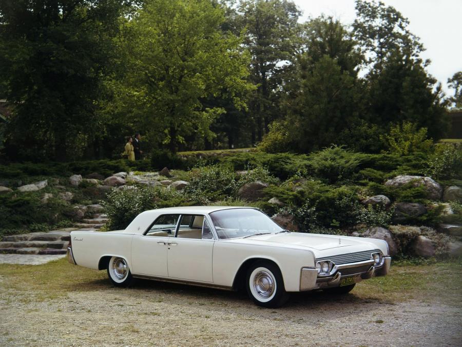  Lincoln Continental Sedan (53А) 1961 года  (фото 13 из 15)